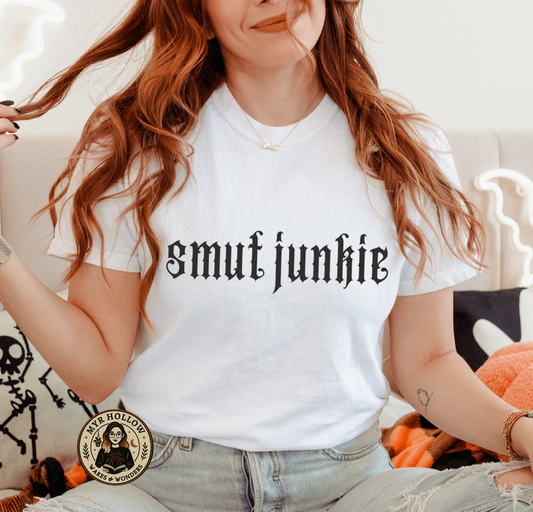 Smut Junkie Tee – For the Spicy Bookworm