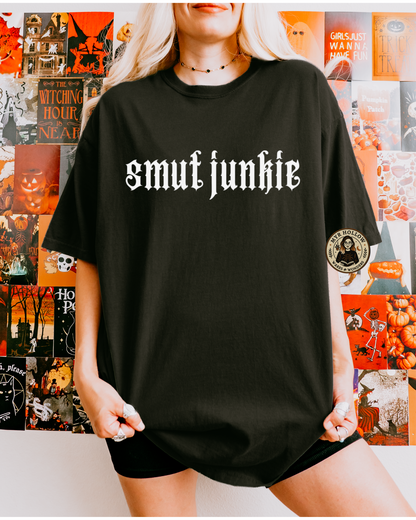 Smut Junkie Tee – For the Spicy Bookworm